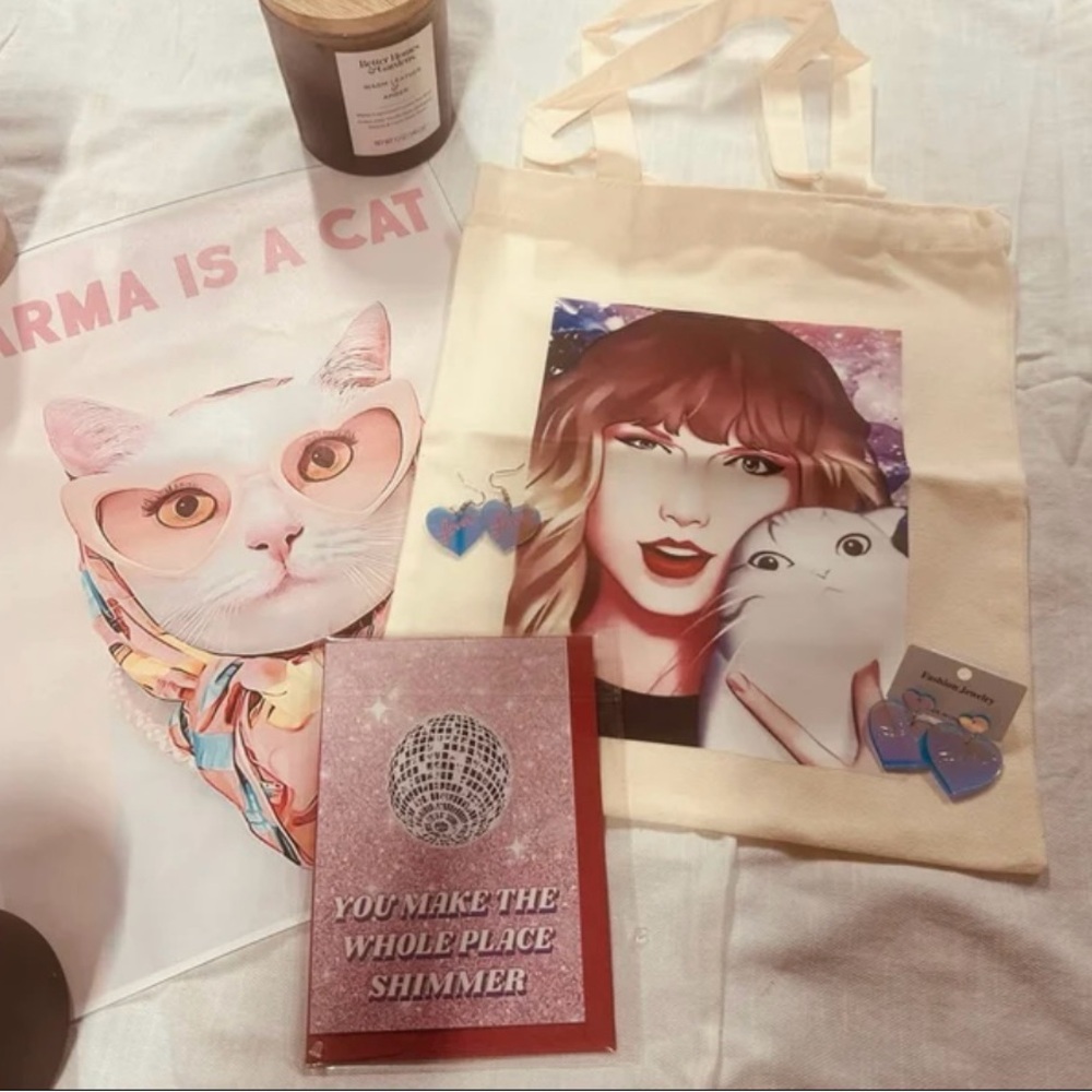 Taylor Swift birthday gift bag. Lover earrings, poster. Birthday card. ✨